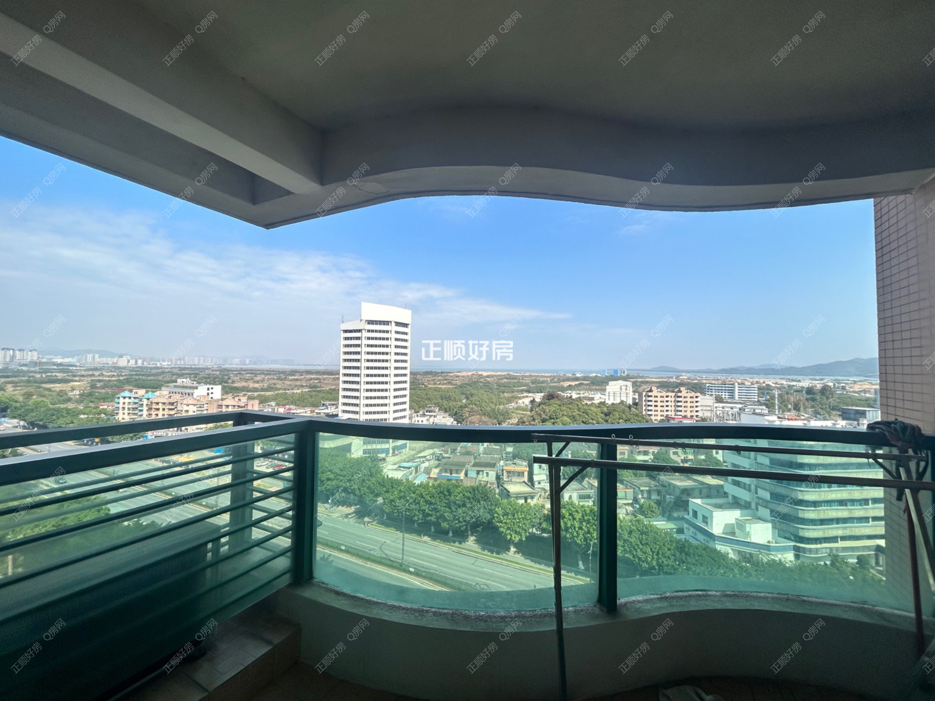 港湾一号旁 电梯精装2房 家电齐全 海景房 干净整洁 拎包入住